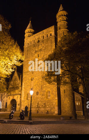 Die Basilika Unserer Lieben Frau ist eine romanische Kirche im historischen Zentrum von Maastricht erste innerhalb der römischen Siedlung im 5. Jahrhundert gebaut. Stockfoto