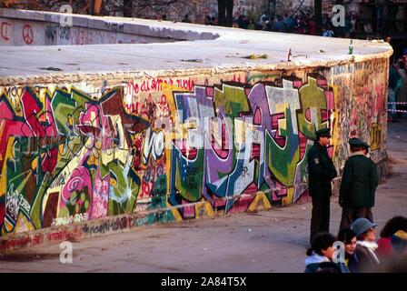 BERLIN PORTA DI BRANDEBURGO FALL DER MAUER 09 11 1989 Deutschland (Ricotti/Fotogramma, BERLIN - 1989-12-31) ps das Foto ist verwendbar in Bezug auf den Kontext, in dem es aufgenommen wurde, und ohne beleidigende Absicht der Anstand des Volkes vertreten Redaktionelle Nutzung Stockfoto