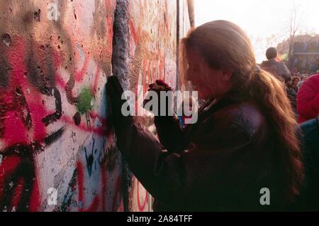 BERLIN PORTA DI BRANDEBURGO FALL DER MAUER 09 11 1989 Deutschland (Ricotti/Fotogramma, BERLIN - 1989-12-31) ps das Foto ist verwendbar in Bezug auf den Kontext, in dem es aufgenommen wurde, und ohne beleidigende Absicht der Anstand des Volkes vertreten Redaktionelle Nutzung Stockfoto