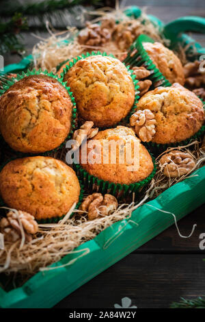 Neues Jahr und Weihnachten Carrot-Nut Muffins Stockfoto