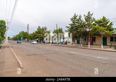 Chundzha Shonzhy Selo malerischen Blick auf Kintala Islamova Ulitsa Straße an einem bewölkten Tag Stockfoto