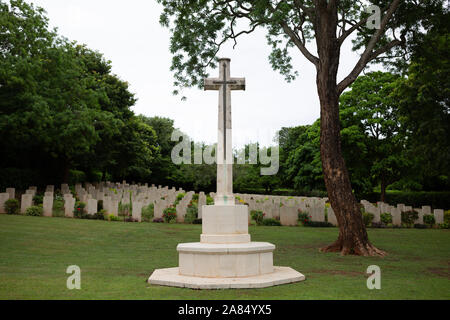 Sri Lanka, Trincomalee, Uppuveli, Commonwealth War Cemetery, Gräber und wichtigsten Kreuz memorial Stockfoto