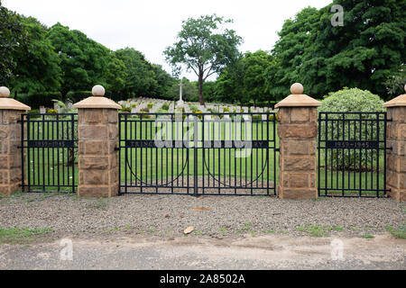 Sri Lanka, Trincomalee, Uppuveli, Commonwealth War Cemetery, Gräber und wichtigsten Kreuz memorial Stockfoto