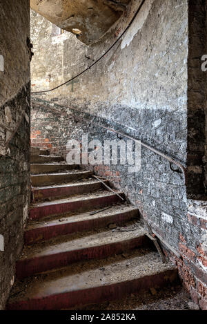 Treppe in verfallenen Mühle Stockfoto