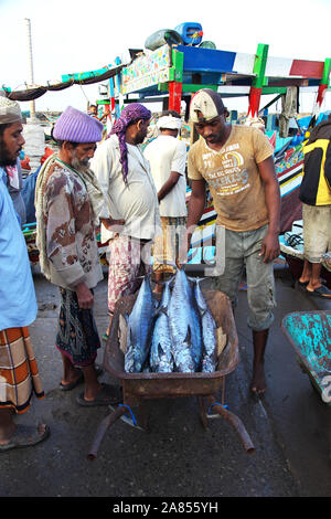 Hodeida/Jemen - 04 Jan 2013: Der Fischmarkt in Hodeida, Rotes Meer, Bab El Mande, Jemen Stockfoto