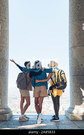 Sorglos Mutter und Töchter Reisen Stockfoto