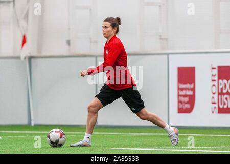 Cardiff, Wales 6/11/19. Angharad James von Wales In Wales Frauen Ausbildung bei usw Sport Park vor ihren UEFA EM-Qualifikationsspiel gegen Nordirland Stockfoto