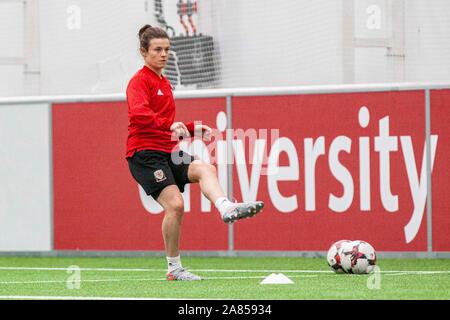 Cardiff, Wales 6/11/19. Angharad James von Wales In Wales Frauen Ausbildung bei usw Sport Park vor ihren UEFA EM-Qualifikationsspiel gegen Nordirland Stockfoto