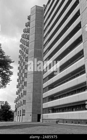 Ein Hochaus im Hansaviertel in Berlin, Deutschland 1961. Ein Hochhaus in Berlin Hansaviertel Viertel, Deutschland 1961. Stockfoto