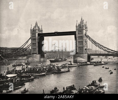 Von "Der beschreibende Album von London" von George H Birke 1896-Text extrahieren: 'TOWER BRIDGE Diese Platte, das für eine bessere Sicht auf die Brücke, wurde während der Eröffnung, und in dem Moment, in dem die Trinität der Masse der Telefonzentrale Dampfer. ' Stockfoto