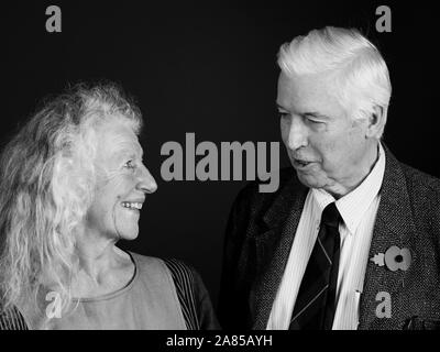 Tragen Akroyd & John McEwen in den Oldie literarische Mittagessen; 05/11/19. Stockfoto