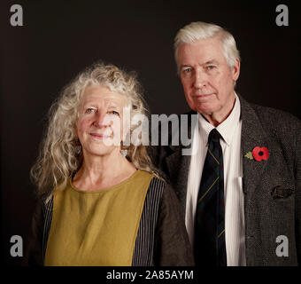 Tragen Akroyd & John McEwen in den Oldie literarische Mittagessen; 05/11/19. Stockfoto