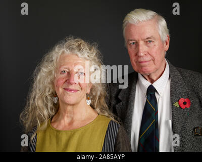 Tragen Akroyd & John McEwen in den Oldie literarische Mittagessen; 05/11/19. Stockfoto