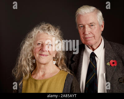 Tragen Akroyd & John McEwen in den Oldie literarische Mittagessen; 05/11/19. Stockfoto