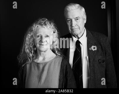 Tragen Akroyd & John McEwen in den Oldie literarische Mittagessen; 05/11/19. Stockfoto