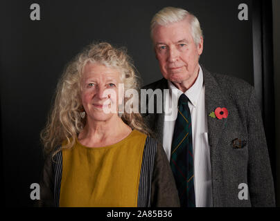 Tragen Akroyd & John McEwen in den Oldie literarische Mittagessen; 05/11/19. Stockfoto