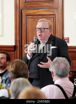 Simon Heffer in den Oldie literarische Mittagessen 05/11/19. Stockfoto