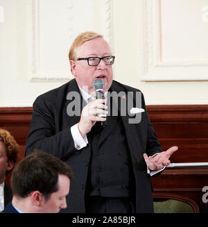 Simon Heffer in den Oldie literarische Mittagessen 05/11/19. Stockfoto