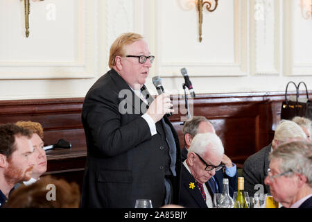 Simon Heffer in den Oldie literarische Mittagessen 05/11/19. Stockfoto