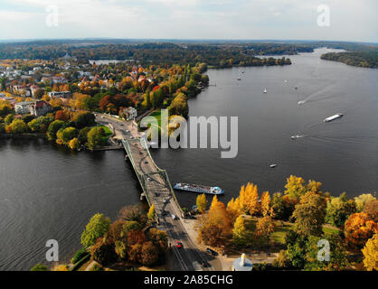 Luftbild: Glienicker Brücke, Berliner Vorstadt, Potsdam, Brandenburg (nur fuer redaktionelle Verwendung. Keine Werbung. Referenzdatenbank: http://www Stockfoto