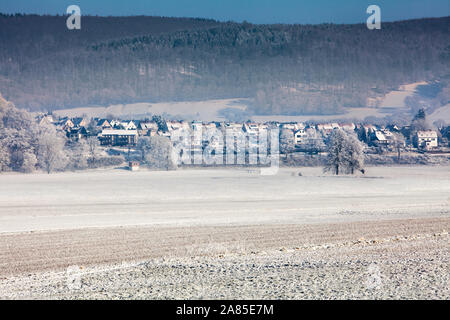 Blick auf Bodenfelde im Winter, Landkreis Northeim, Niedersachsen, Deutschland, Europa Stockfoto