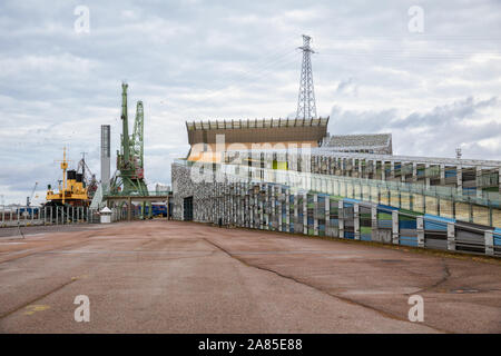 KOTKA, Finnland - 02 November, 2019: Blick auf die modernen Gebäude der maritime Zentrum Vellamo im finnischen Kotka Stockfoto