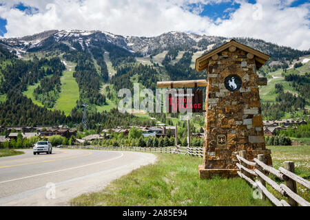 Teton Village Eingang herzlich Willkommen Schild, Jackson Hole Mountain Resort Stockfoto