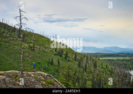 Menschen wandern auf Berggipfel, Cascade Canyon, Grand Teton National Park Stockfoto