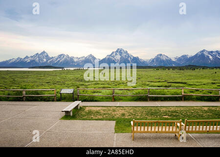 Terrasse mit Blick auf die Weide Wohnungen, Jackson Lake und die Teton Range Stockfoto