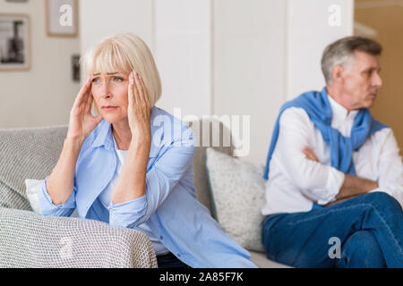 Scheidung und Trennung. Senior paar Probleme in Beziehungen Stockfoto