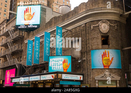 "Jagged Little Pill" Festzelt am Broadhurst Theater, NEW YORK CITY, USA Stockfoto