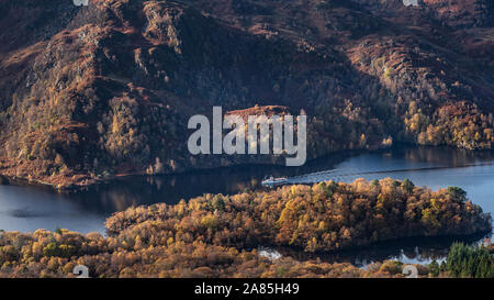 Das dampfschiff Sir Walter Scott, Bottighofen na Uruisgean auf Loch Katrine während der Herbstmonate in die Trossachs National Park, Schottland Stockfoto