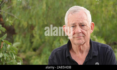 Casual Outdoor Portrait von älteren Menschen (80 jährige Kaukasier)