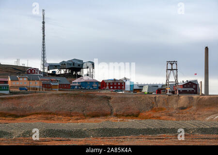 Longyearbyen - die größte Siedlung und das administrative Zentrum der Inseln Svalbard (Spitzbergen) in der hohen Arktis. Stockfoto