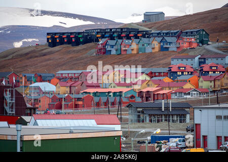 Longyearbyen - die größte Siedlung und das administrative Zentrum der Inseln Svalbard (Spitzbergen) in der hohen Arktis. Stockfoto