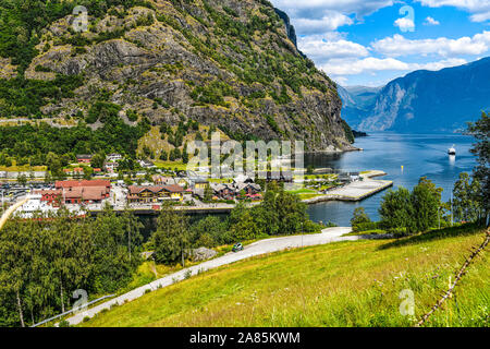 Norwegen. Norvegia. Das Dorf Flam entlang Aurlandsfjord Stockfoto