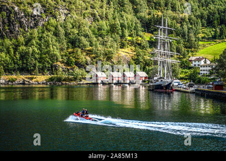 Norwegen. Norvegia. Das Dorf Flam entlang Aurlandsfjord Stockfoto