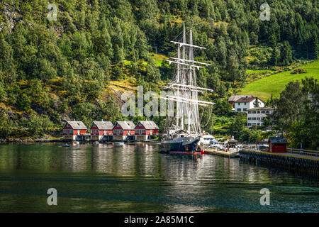 Norwegen. Norvegia. Das Dorf Flam entlang Aurlandsfjord Stockfoto