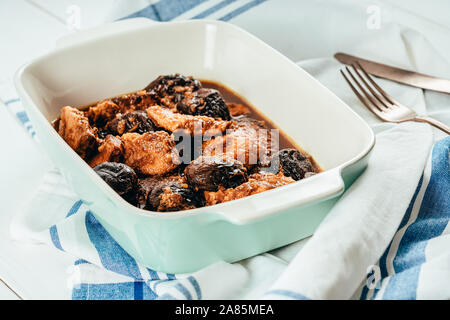 Pflaume Huhn mit Sojasauce, Ahornsirup und Orangensaft Stockfoto