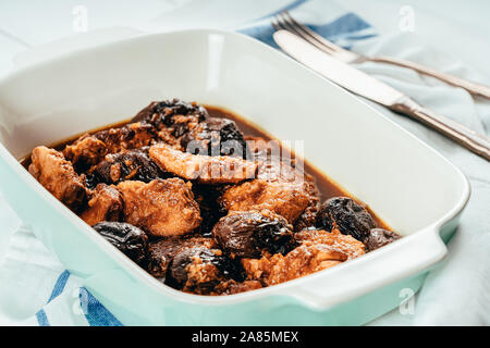 Pflaume Huhn mit Sojasauce, Ahornsirup und Orangensaft Stockfoto