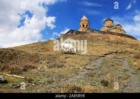 Mtskheta-Mtianeti, Kreuzkuppelkirche Zminda Sameba (Dreifaltigkeitskirche, Gergetier Dreifaltigkeitskirche, Stepantsminda, Kasbegi, Georgien Stockfoto