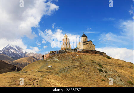 Mtskheta-Mtianeti, Kreuzkuppelkirche Zminda Sameba (Dreifaltigkeitskirche, Gergetier Dreifaltigkeitskirche, Stepantsminda, Kasbegi, Georgien Stockfoto