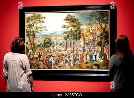 Braunschweig, Deutschland. 06 Nov, 2019. Die Herzog Anton Ulrich Museum in der deutschen Stadt Braunschweig ist das restaurierte Werk "Der Weg zum Kalvarienberg' von Pieter Brueghel der Jüngere, geht zurück auf das Jahr 1629. Credit: Hauke-Christian Dittrich/dpa/Alamy leben Nachrichten Stockfoto