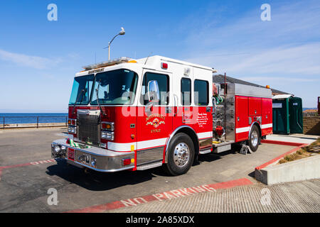 Fire Engine des Monterey Feuerwehr auf der Coast Guard pier, Monterey, Kalifornien, Vereinigte Staaten von Amerika. Stockfoto