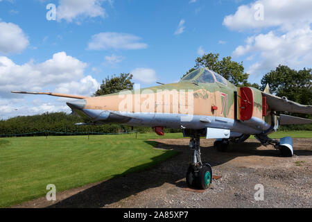 Eine Mikojan - Gurewitsch MiG - 27K "Flogger" Erdkampfflugzeug auf dem Display an der Newark Air Museum, Nottinghamshire, England. Stockfoto