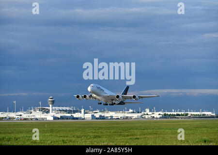 Lufthansa, Airbus A380-800, Start, Flughafen München, Flughafen München, Flughafen München (MUC), Freising, Ad, München, Bayern, Deutschland, Europa Stockfoto