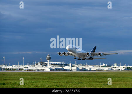 Lufthansa, Airbus A380-800, Start, Flughafen München, Flughafen München, Flughafen München (MUC), Freising, Ad, München, Bayern, Deutschland, Europa Stockfoto