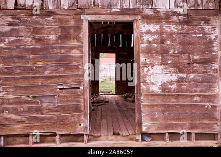 Verlassene und verfallene Gebäude entlang der Bahnlinie in Thompson Springs, Utah, USA Stockfoto