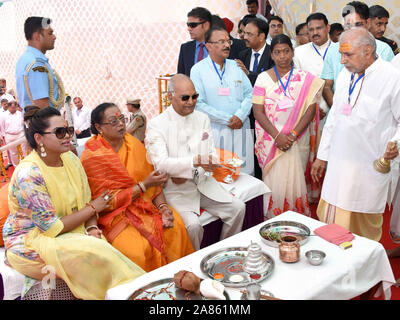 Präsident von Indien Ram Nath Savita Kovind Kovind, Frau & Tochter Swati bietet Gebete in Weltberühmten Brahma Tempel in Pushkar. Foto/Sumit Saraswat Stockfoto