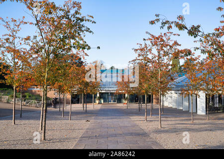 RHS Wisley Garten Eingang im Herbst, Surrey, England Stockfoto